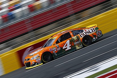 Harvick marcó el camino en Charlotte Motor Speedway