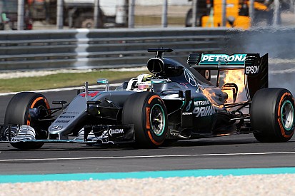 "Klein beetje intelligentie voldoende om sabotage motor Hamilton uit te sluiten", stelt Lowe