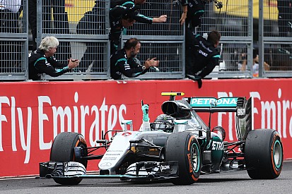 Formel 1 in Suzuka: Hamilton patzt, Rosberg siegt und baut WM-Führung aus