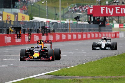 Reclamo Mercedes contro la manovra di Verstappen alla chicane