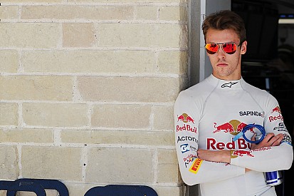 Kvyat seguirá en Toro Rosso en 2017