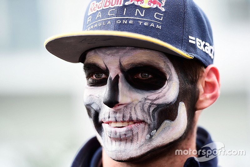 Verstappen limitará sus comunicaciones de radio para no sonar arrogante
