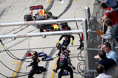 Verstappen over mislukte pitstop: “Dacht te veel voor mezelf na”