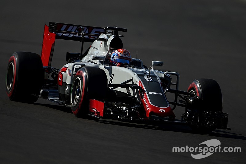 Grosjean start race in Mexico vanuit pitstraat na vloerwissel