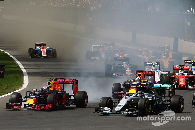 Horner: “Verstappen no es responsable de que Rosberg se juegue el título”
