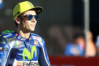 Un an après, Rossi veut "regarder le présent et l'avenir"