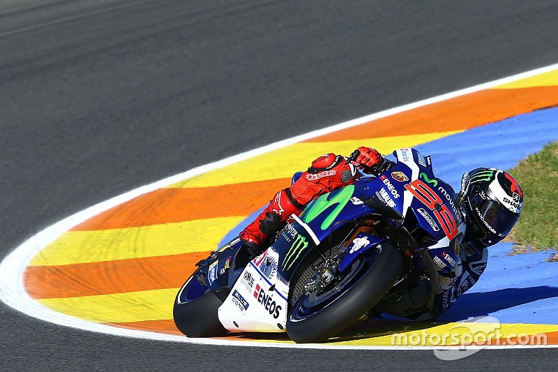 Lorenzo frena el ataque de Márquez en la primera jornada de Valencia