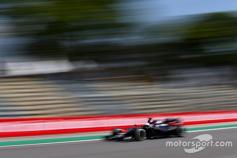 El 'show' de Alonso con una cámara en Interlagos