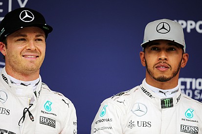 Hamilton pakt zestigste pole: "Ik had Nico in mijn broekzak"