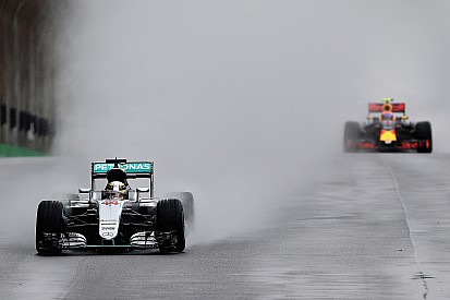 Hamilton spreekt van gemakkelijke race in Brazilië