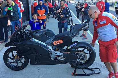 Lorenzo estrenará la Ducati con las alas