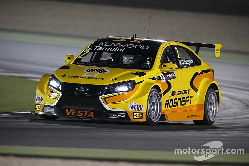 WTCC Qatar: Tarquini wint openingsrace na code rood