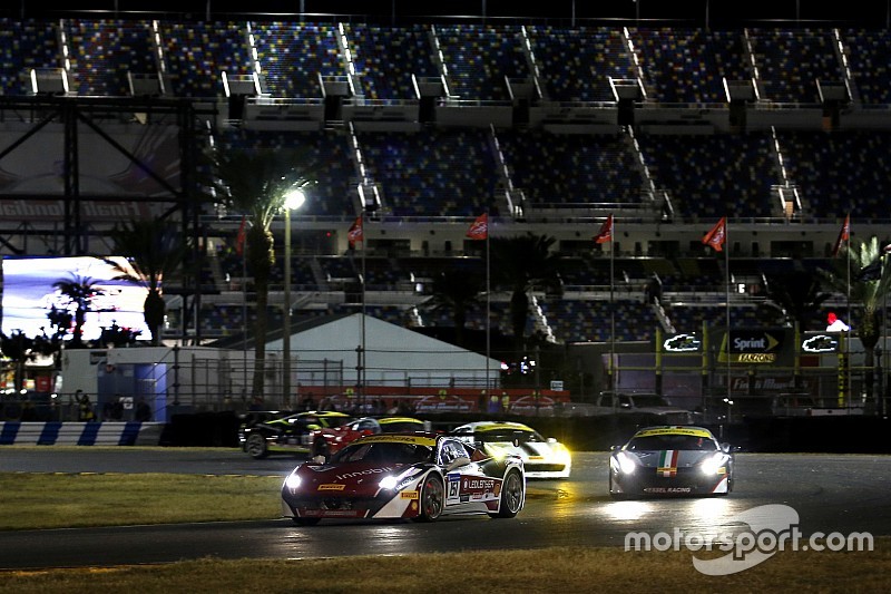 Ferrari-Weltfinale in Daytona: Munteres Freitagsrennen der