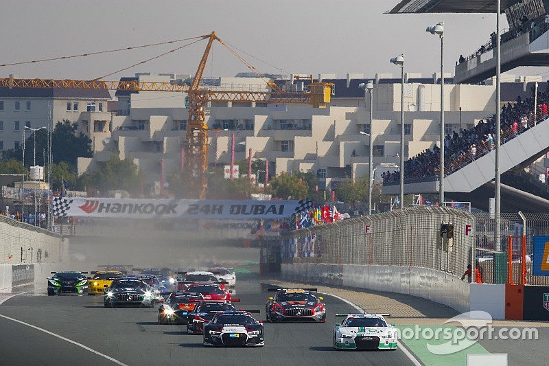 24H Dubai: Kubica neve az autón, magyar csapat a mezőnyben