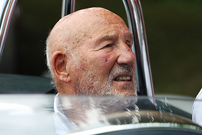 Stirling Moss herstelt in ziekenhuis van ernstige luchtweginfectie