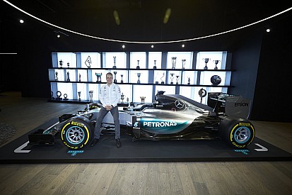 Mercedes comete un error en redes sociales al anunciar a Bottas