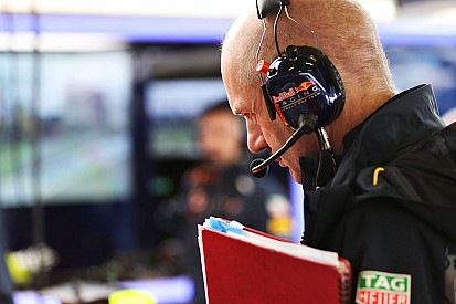 Newey ziet Mercedes als favoriet voor titel in 2017