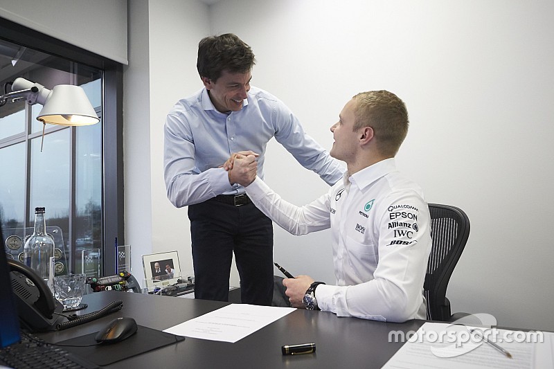 Mercedes no descarta cambiar a Bottas por una estrella en 2018