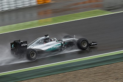 Si no llueve, la F1 regará el Circuit para probar los Pirelli de lluvia