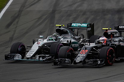 McLaren - "Pour égaler Mercedes, un copier-coller ne suffit pas"