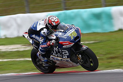 Loris Baz cherche à adapter son style de pilotage à la GP15