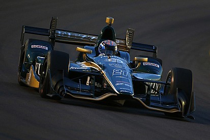 Hildebrand termine les essais de Phoenix en tête, puis dans le mur