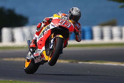 Márquez lidera en Australia, con Rossi muy cerca