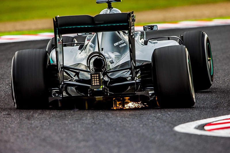 【F1】ロズベルグ、チャリティーに協力。鈴鹿で撮られた写真にサイン