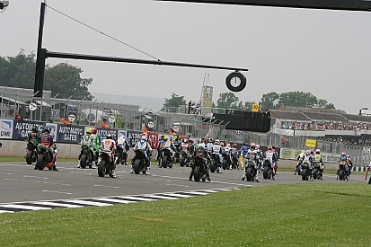 El WorldSBK regresa a la acción en Donington con Hayden en la memoria