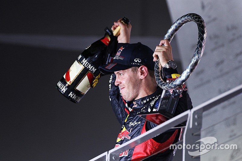 Vettel másodszor nyer Szingapúrban és kapaszkodik összetettben