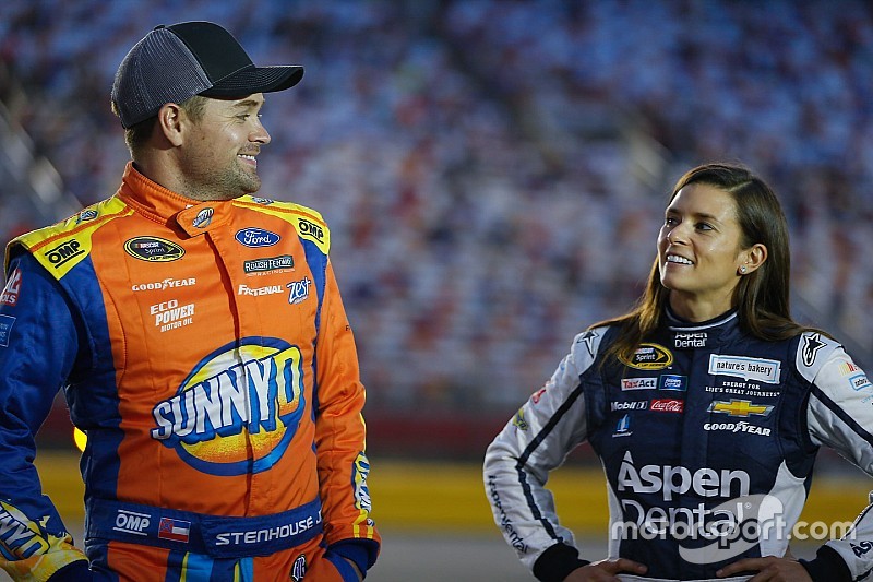 Após cinco anos, Danica Patrick e Stenhouse terminam namoro