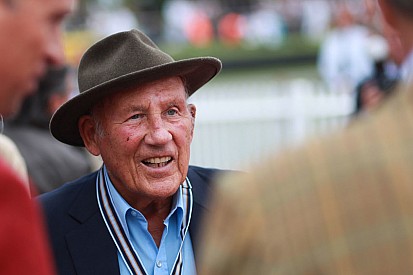 Sör Stirling Moss sosyal yaşamdan emekli olduğunu açıkladı
