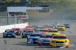 Start: Laurent Aiello, Abt Sportsline, Abt-Audi TT-R; Bernd Schneider, Team HWA, AMG-Mercedes CLK-DTM 2002