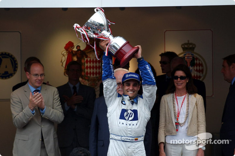 Podio: ganador de la carrera Juan Pablo Montoya