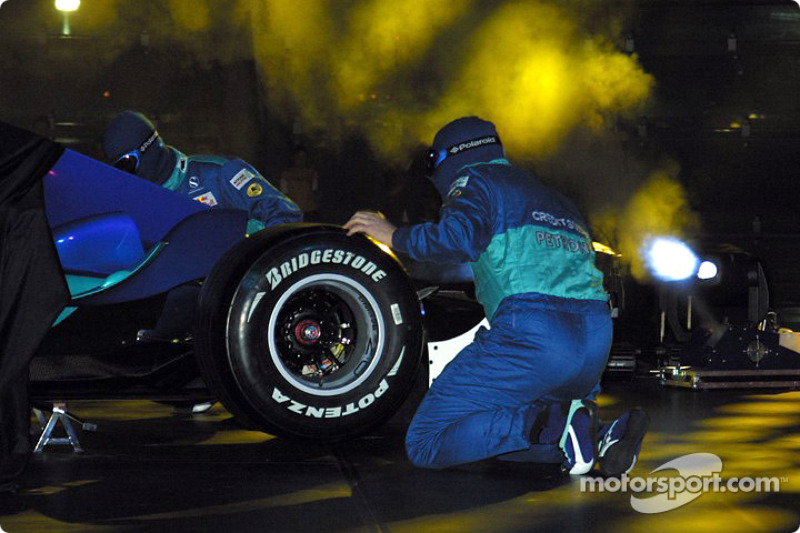 Механіки зібрали новий Sauber Petronas C23