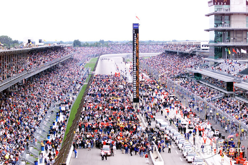 2001: Kort voor de start van de 85e Indianapolis 500