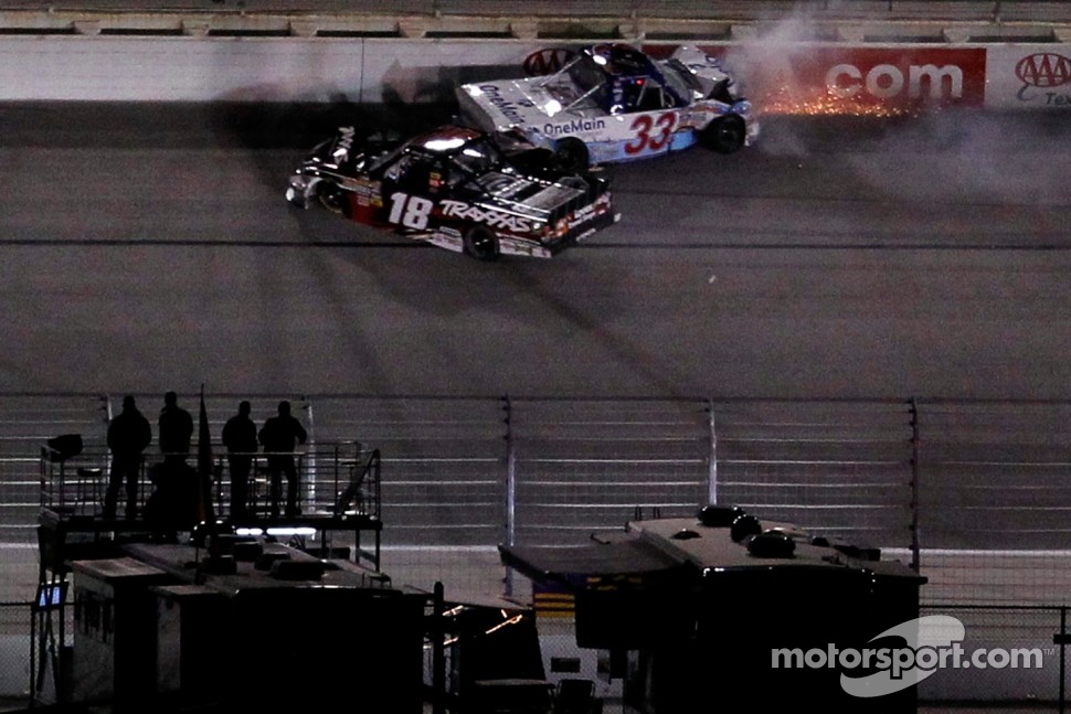 Kyle Busch takes out Ron Hornaday