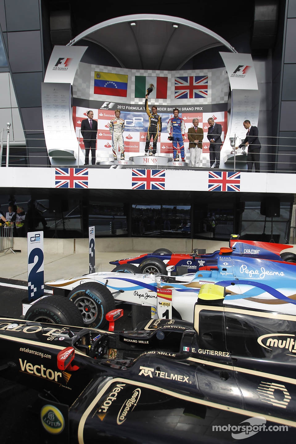 Podium: race winner Esteban Gutierrez, second place Johnny Cecotto, third place Jolyon Palmer
