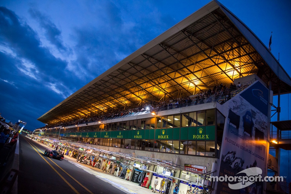 La Sarthe lit up for Thursday qualification