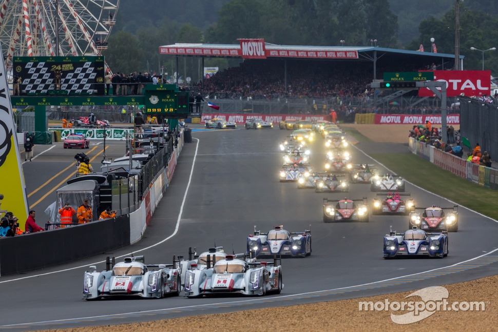 Start: #2 Audi Sport Team Joest Audi R18 e-tron quattro: Tom Kristensen, Allan McNish, Loic Duval leads