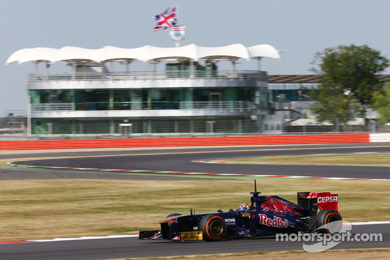 Карлос Сайнс-мол., Toro Rosso STR8 Ferrari