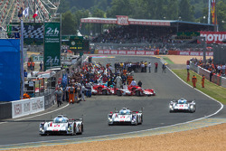 Audi LMP1 begint aan outlap