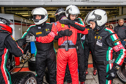 Scuderia Villorba Corse, membri del team si congratulano dopo un pit stop veloce