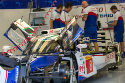 #8 Toyota Racing Toyota TS 040 - Hybrid: Anthony Davidson, Sébastien Buemi