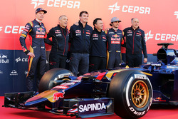 De Scuderia Toro Rosso STR10 is onthuld, Max Verstappen, Scuderia Toro Rosso; Paolo Marabini, Scuder