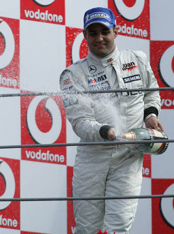 Podium: champagne for Juan Pablo Montoya