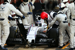 Valtteri Bottas, Williams FW37, oefent een pitstop
