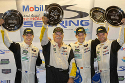 GTLM组别获胜者 Ryan Briscoe, Jan Magnussen, Antonio Garcia, Corvette Racing
