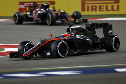Häkkinen s'attend à plusieurs années sans victoire pour Alonso F1-bahrain-gp-2015-fernando-alonso-mclaren-honda