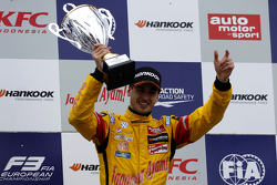 Ganador Antonio Giovinazzi, Jagonya Ayam con Carlin Dallara F312 Volkswagen